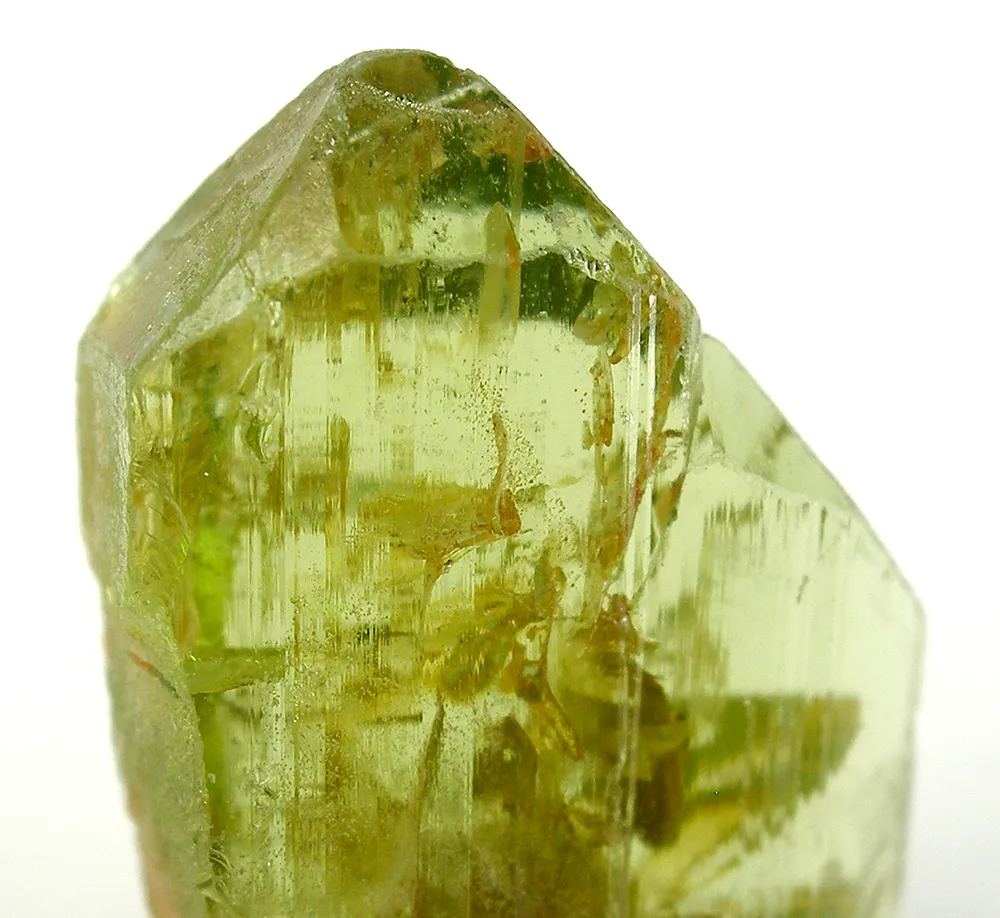 birthstone-august-peridot-mineral-crystal