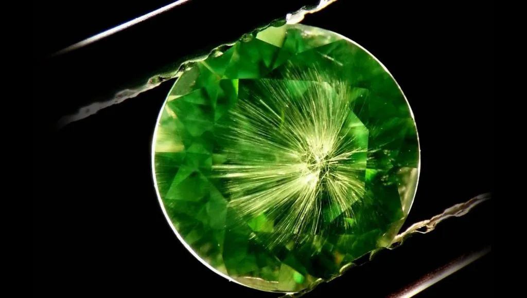 birthstone-january-demantoid-garnet-horsetail-inclusion